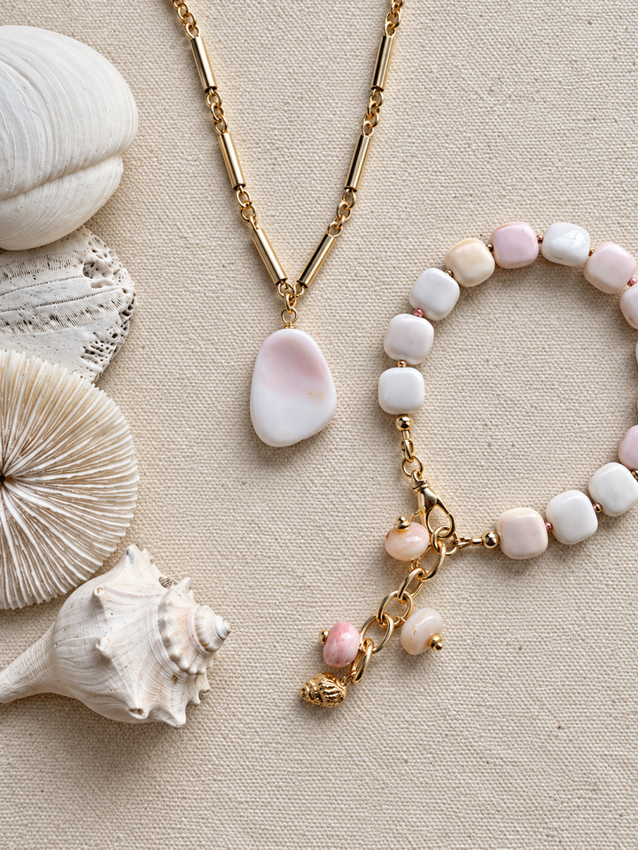 Beach Days Conch Necklace