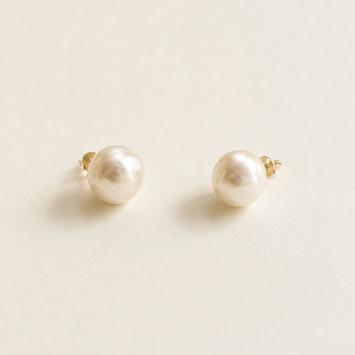 Lady in Pearls*